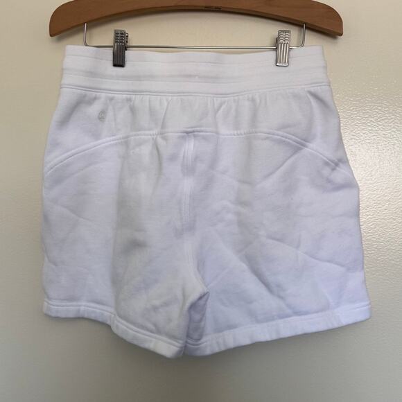 Lululemon Scuba High-Rise Short 5" in White Size 8 - Picture 5 of 7